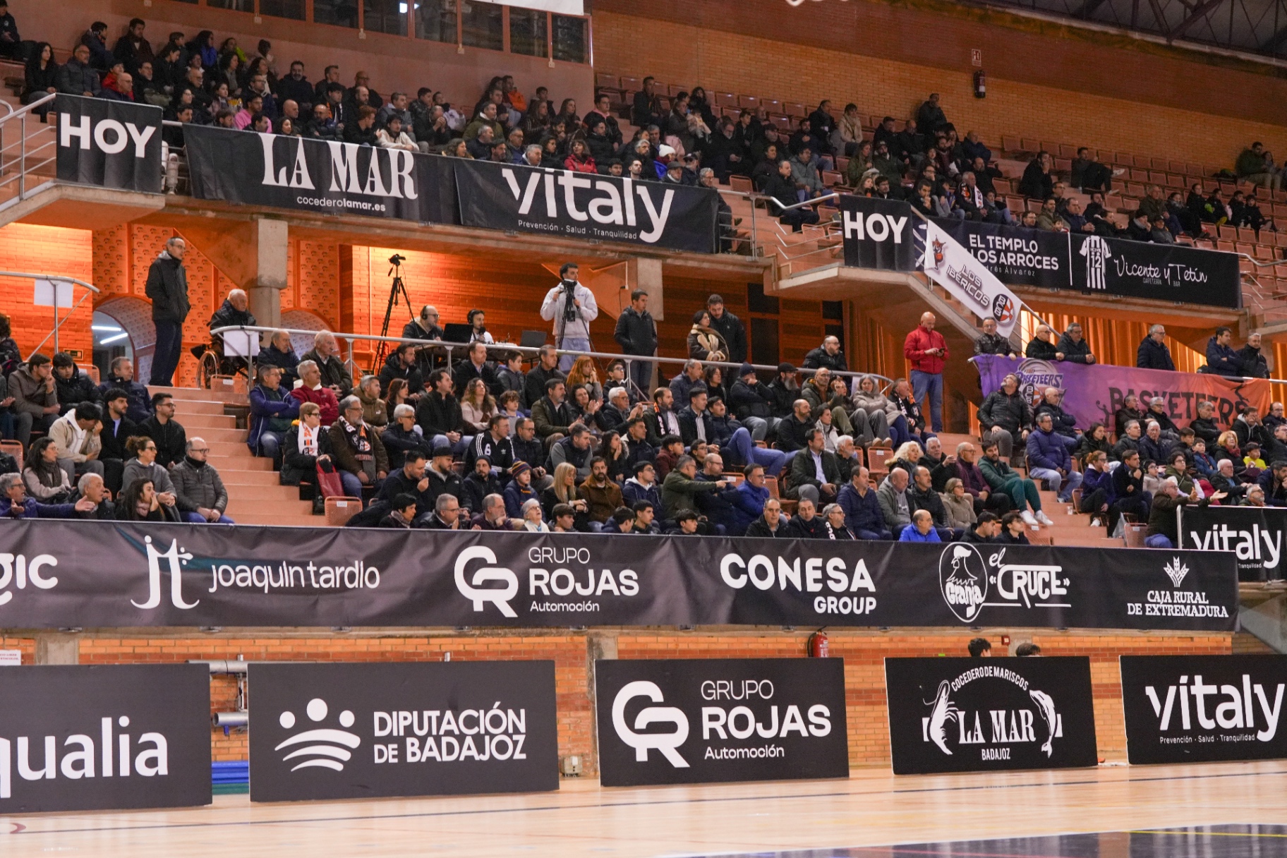 Presencia en pista y pabellón